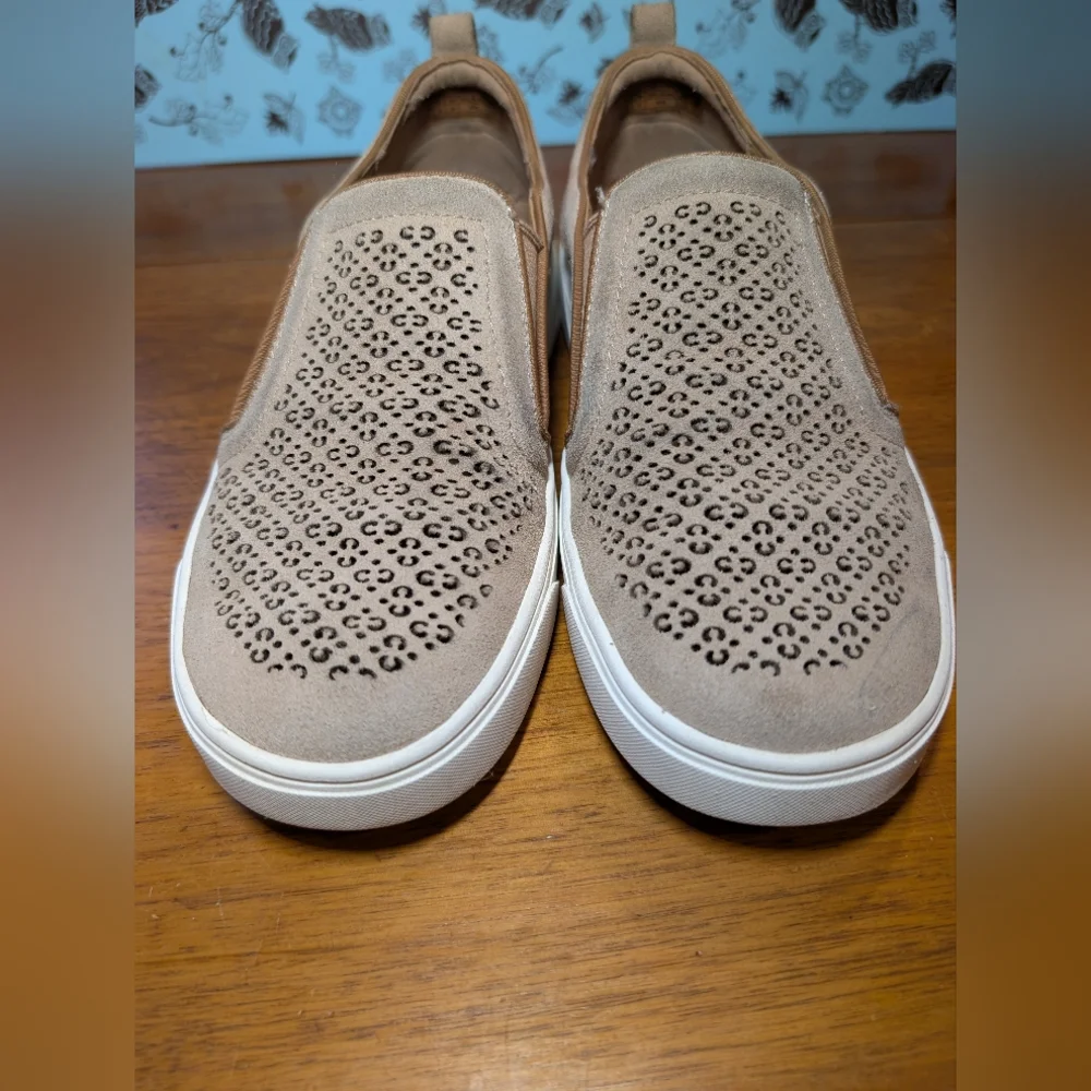 Vionic Women's Loafer Shoe - Picture 4 of 12